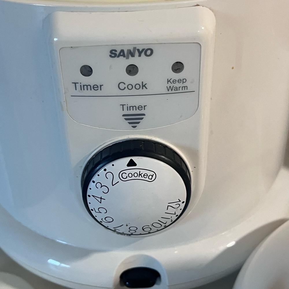 Sanyo Vintage White Rice Cooker - Picture 11 of 12
